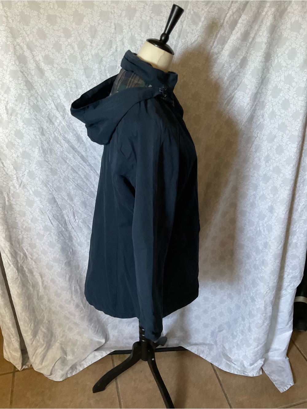 Pendleton Navy Hooded Raincoat with A Plaid Lining - Picture 8 of 11